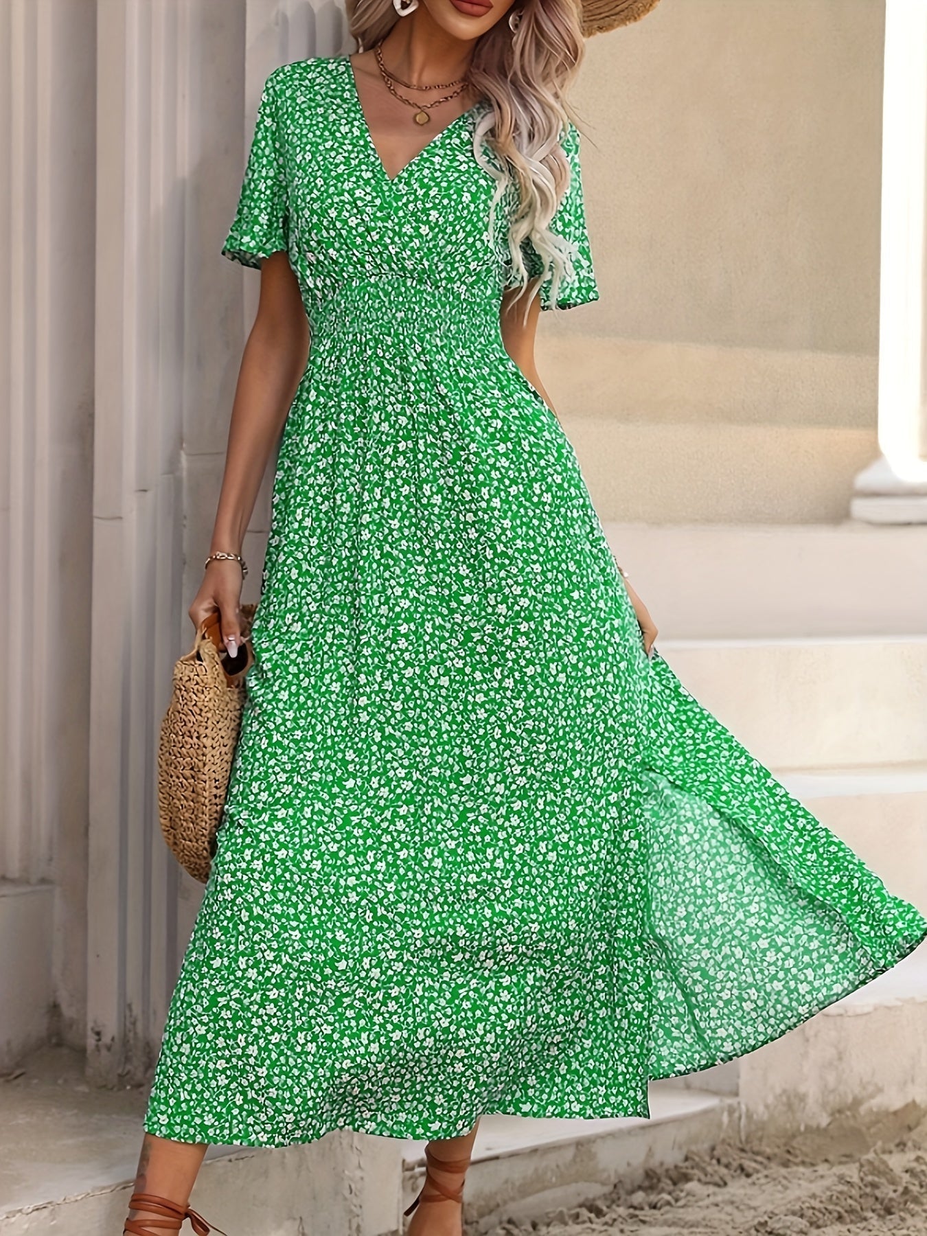 Robe midi fleurie à col en V avec fente